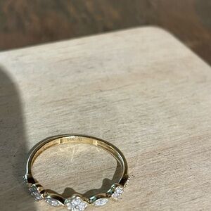 Elegant Gold and Diamond Ring